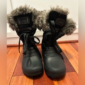 Khombu Slope winter boots - size 6